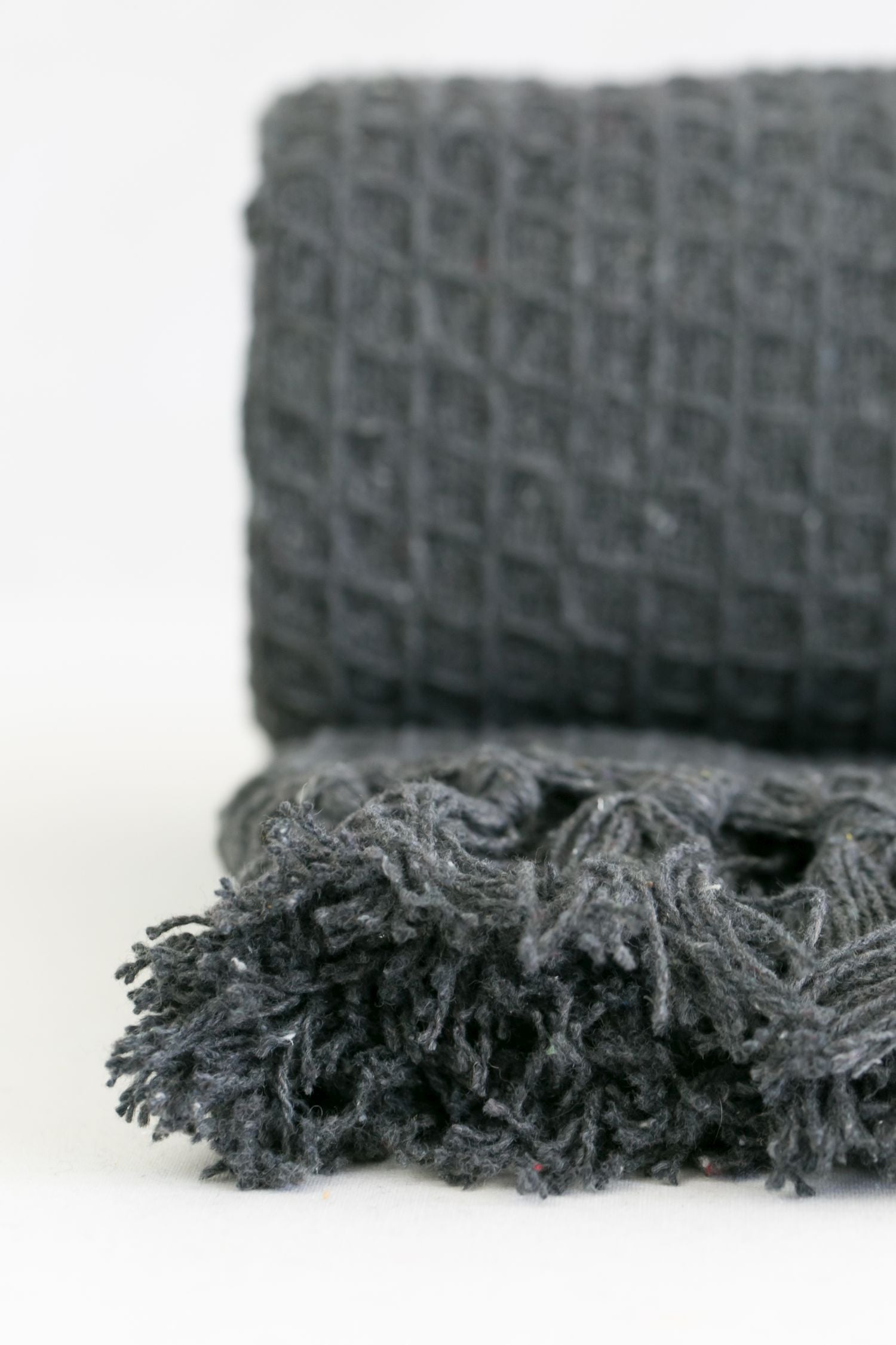 Honeycomb Throw | Charcoal | 177x254cm | 100% Recycled Cotton | Kumperi