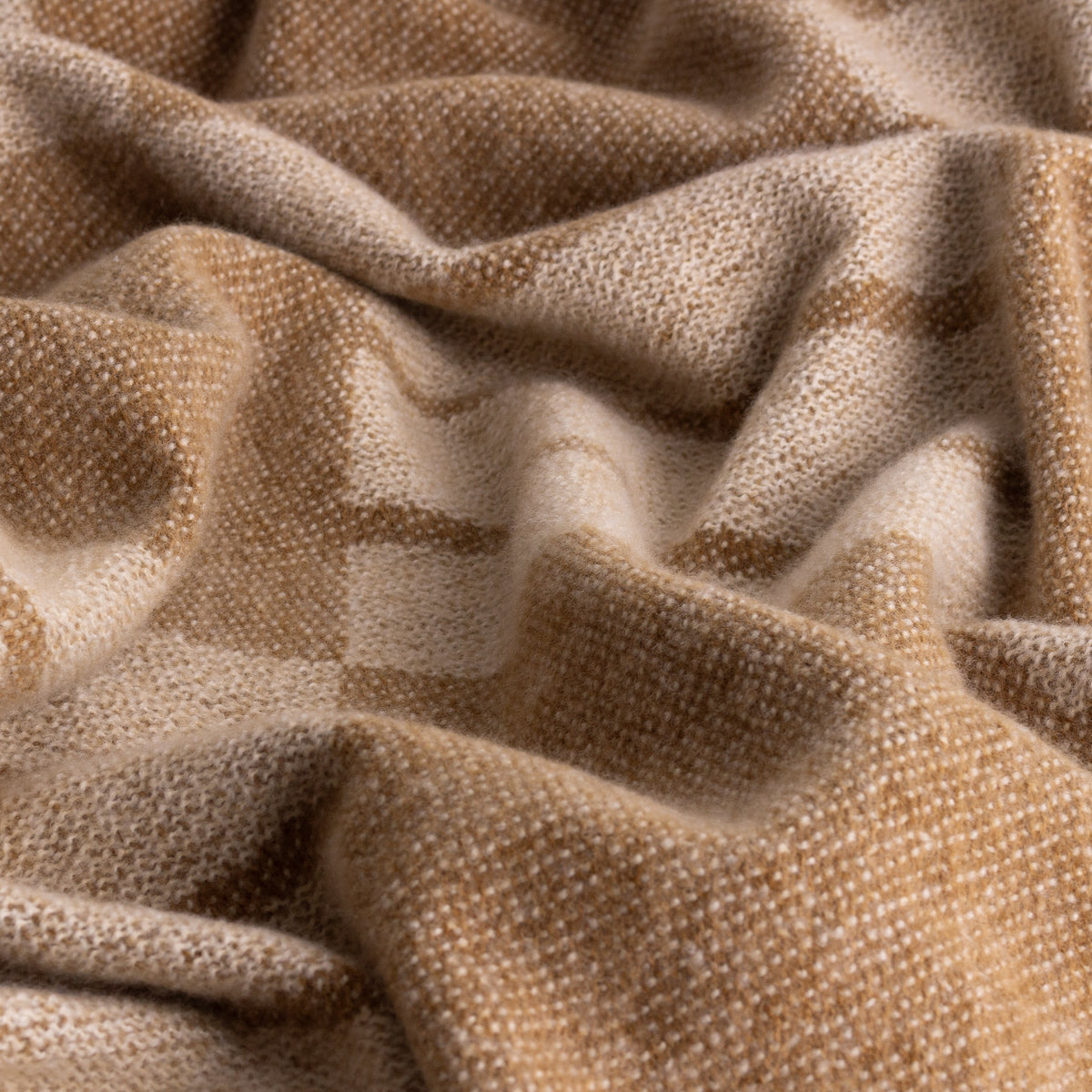 Close-up detail of the woven fabric showing the tan and cream geometric block pattern and the tactile textured weave of the throw – Kumperi
